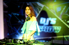 女DJ学员李芳仪
